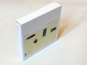 Boite pouvant contenir 5 CD en pochette cartonnée et un livret