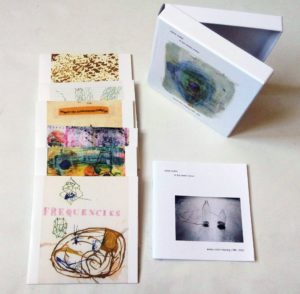Boite pouvant contenir 5 CD en pochette cartonnée et un livret