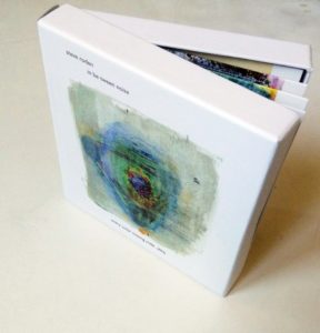 Boite pouvant contenir 5 CD en pochette cartonnée et un livret