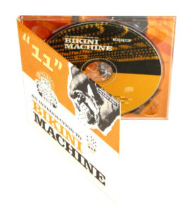 CD en digipak, 2 volets et plateau transparent, sans livret.