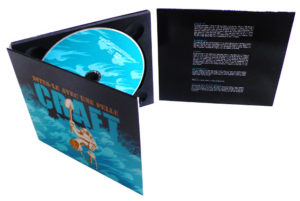 Double CD en digipak 3 volets avec 2 plateaux transparents.